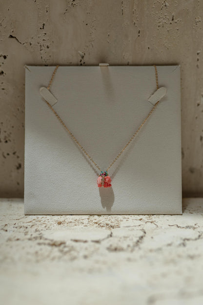 Colar Elefante Baquelite Coral com Pedras e Zircônias Dourado