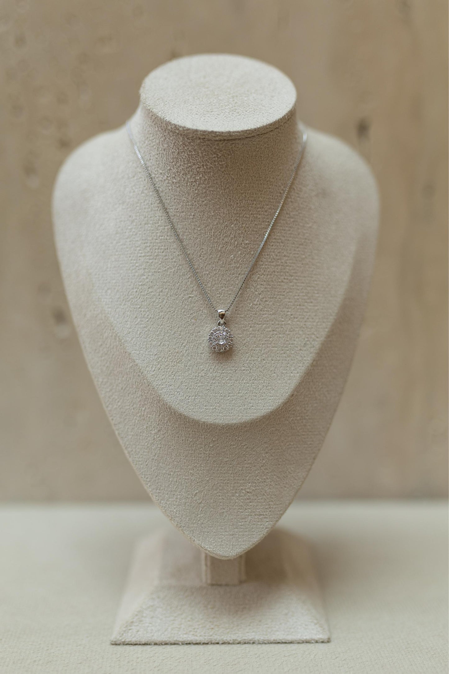 Colar Flor Cravejado Duplo Cristal Ródio Branco