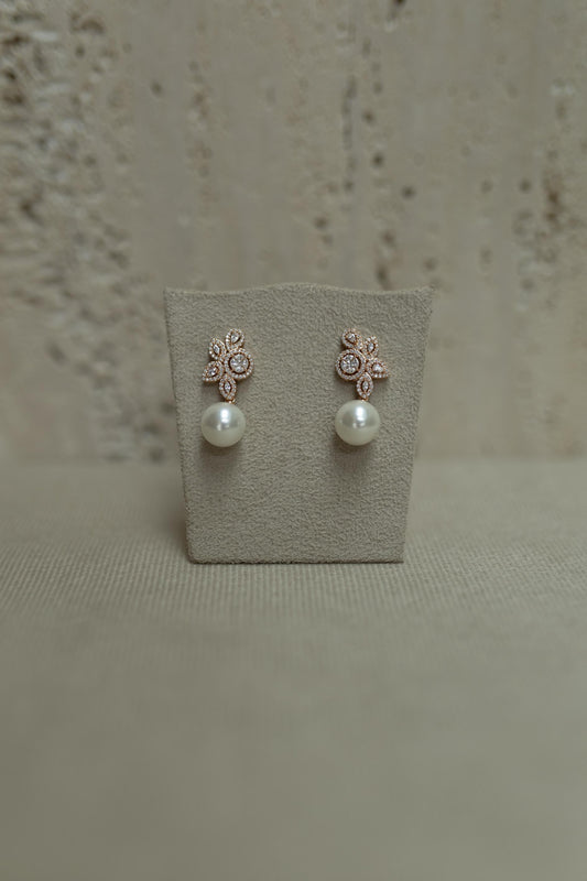 Brinco Cravejado Bride Invisible Pérola Dourado