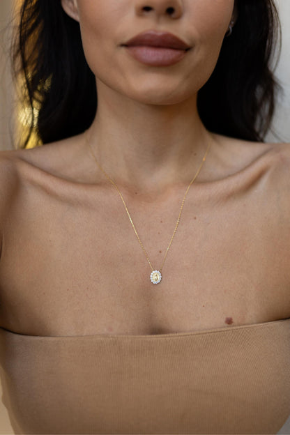 Colar Escapulário Oval Cravejado Moissanite Prata 925 Dourado