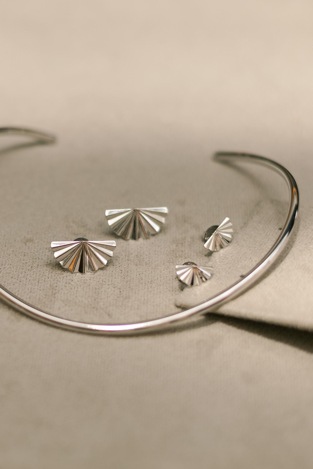 Brinco Leque Trabalhado Ródio Branco