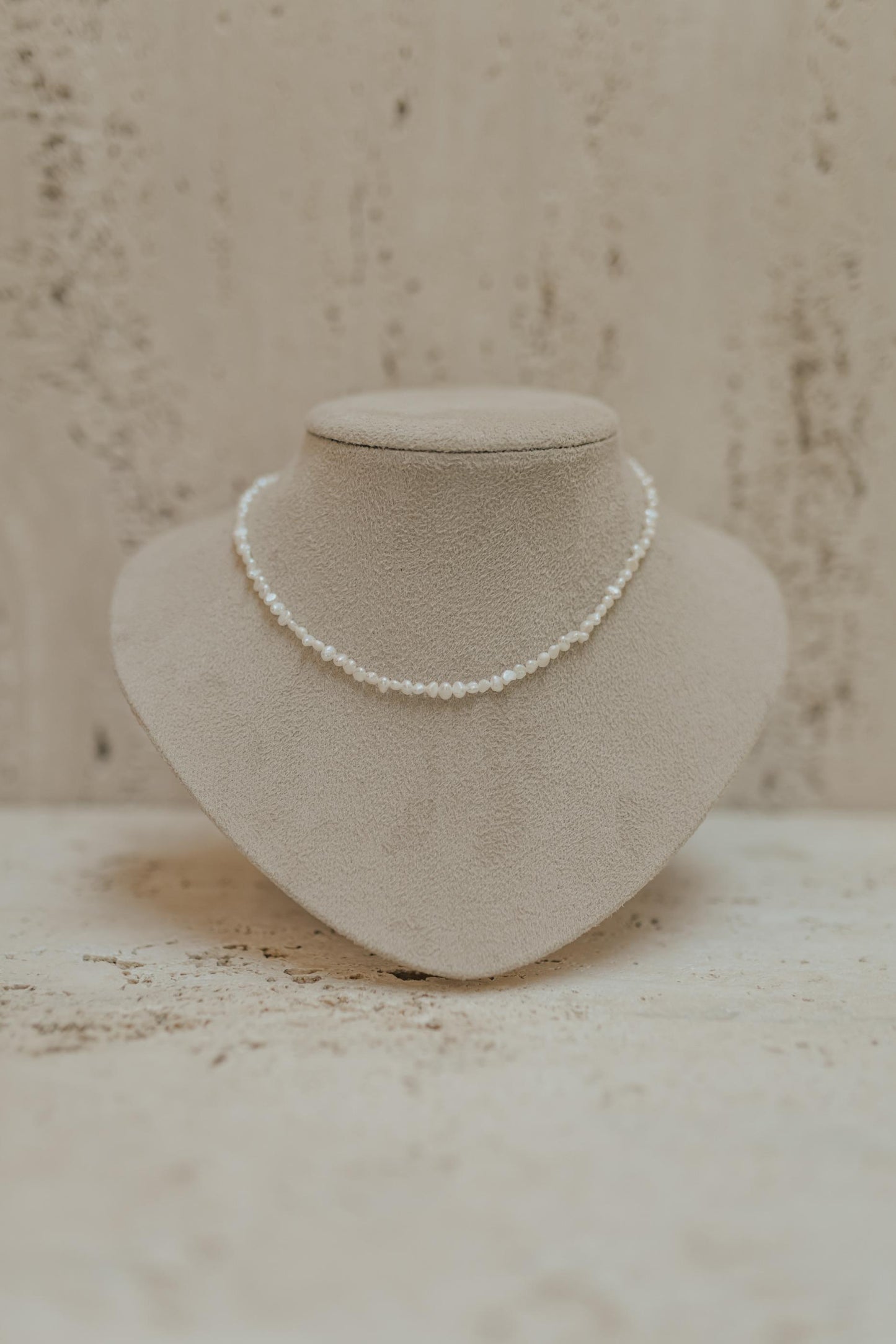 Colar Choker Pérola de Água Doce Dourado