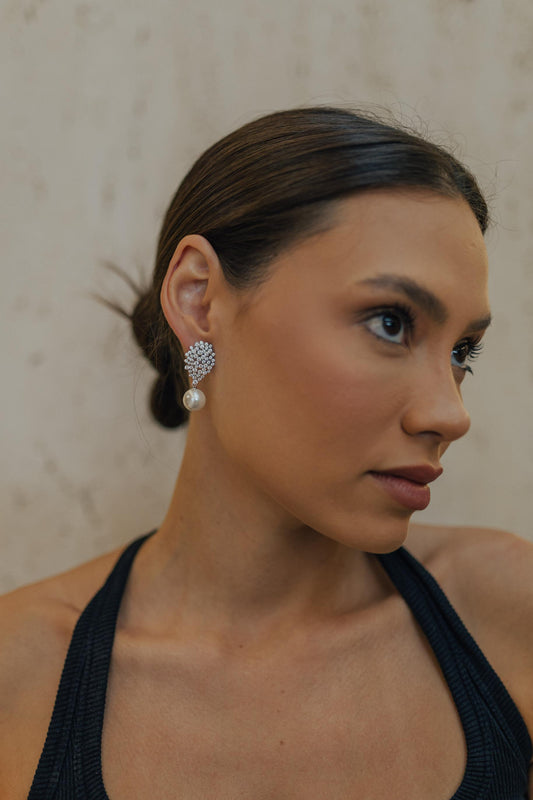 Brinco Cluster Ponto de Luz Pérola Shell Prata 925 Ródio Branco