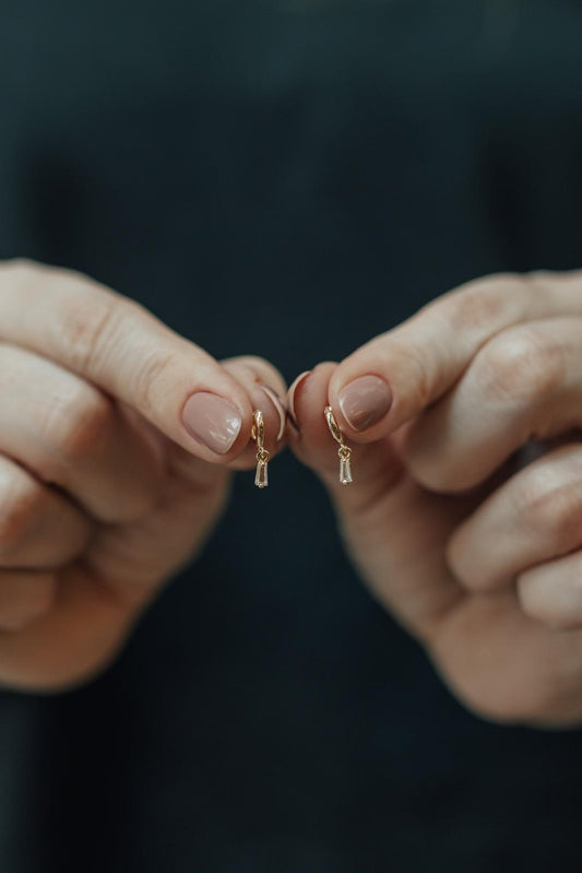 Brinco Mini Argola Zircônia Dourado
