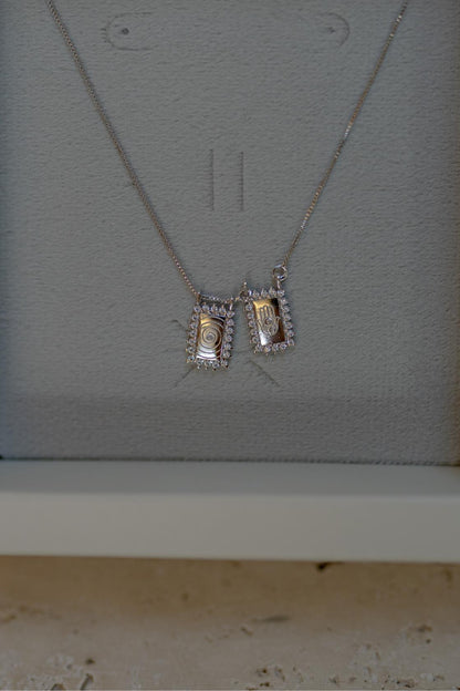 Colar Escapulário Mão de Hamsá Ródio Branco