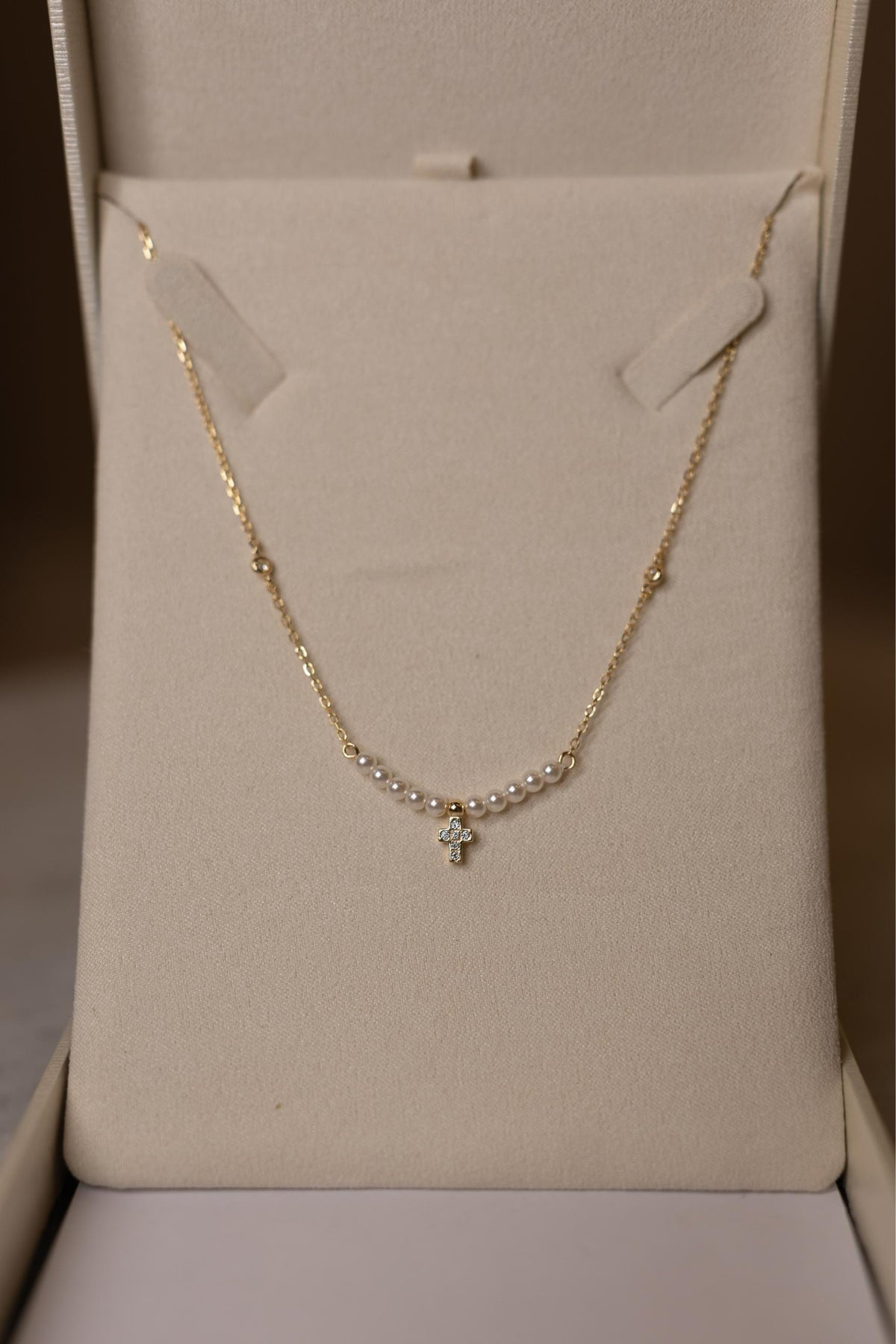 Colar Mini Crucifixo Pérolas Moissanite Prata 925 Dourado