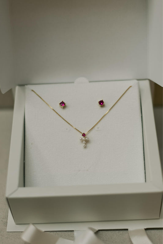 Colar Mini Crucifixo de Pérola Rubi Dourado