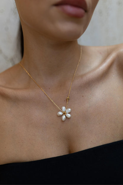 Colar Trevo Pérolas Flor Dourado