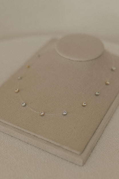 Colar Fio de Nylon Pontos de Luz Dourado e Ródio Branco