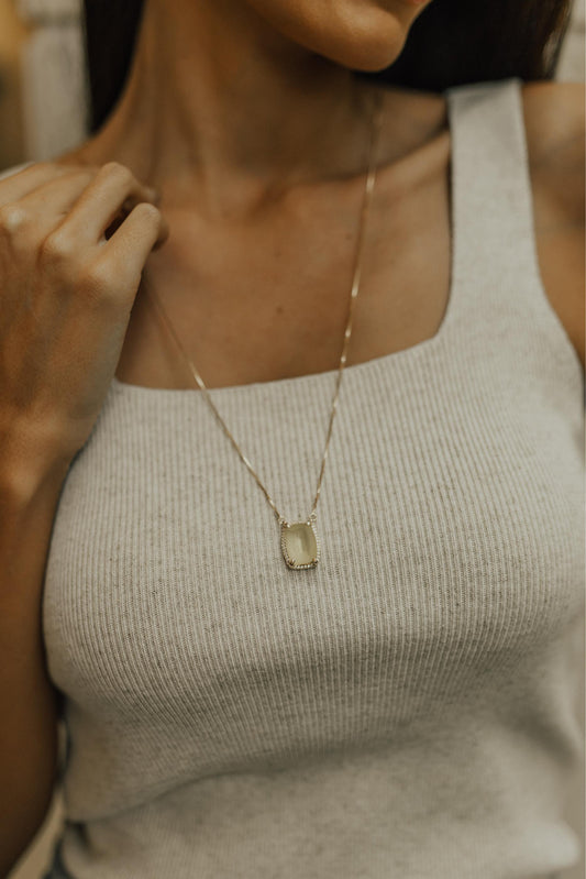 Colar Escapulário Madrepérola Safira Amarela Dourado