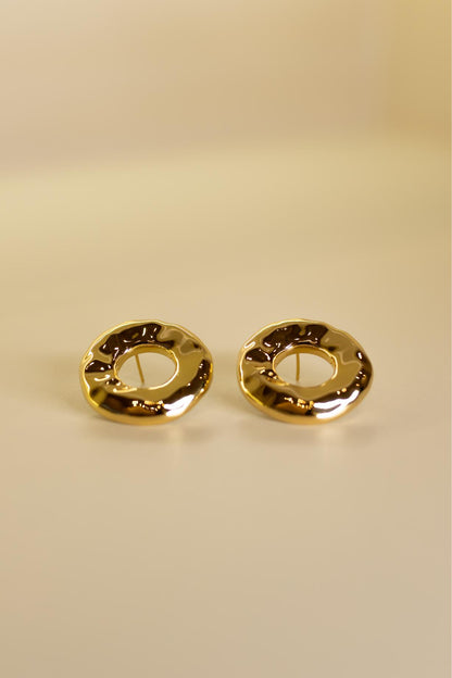 Brinco Maxi Círculo Martelado Dourado