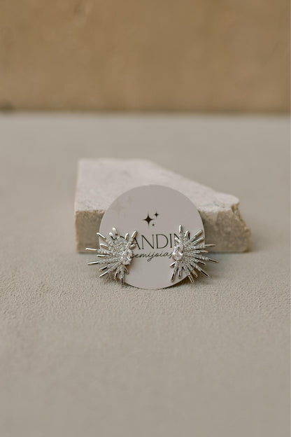 Brinco Ear Cuff Raio Solar com Zircônias Oval Ródio Branco