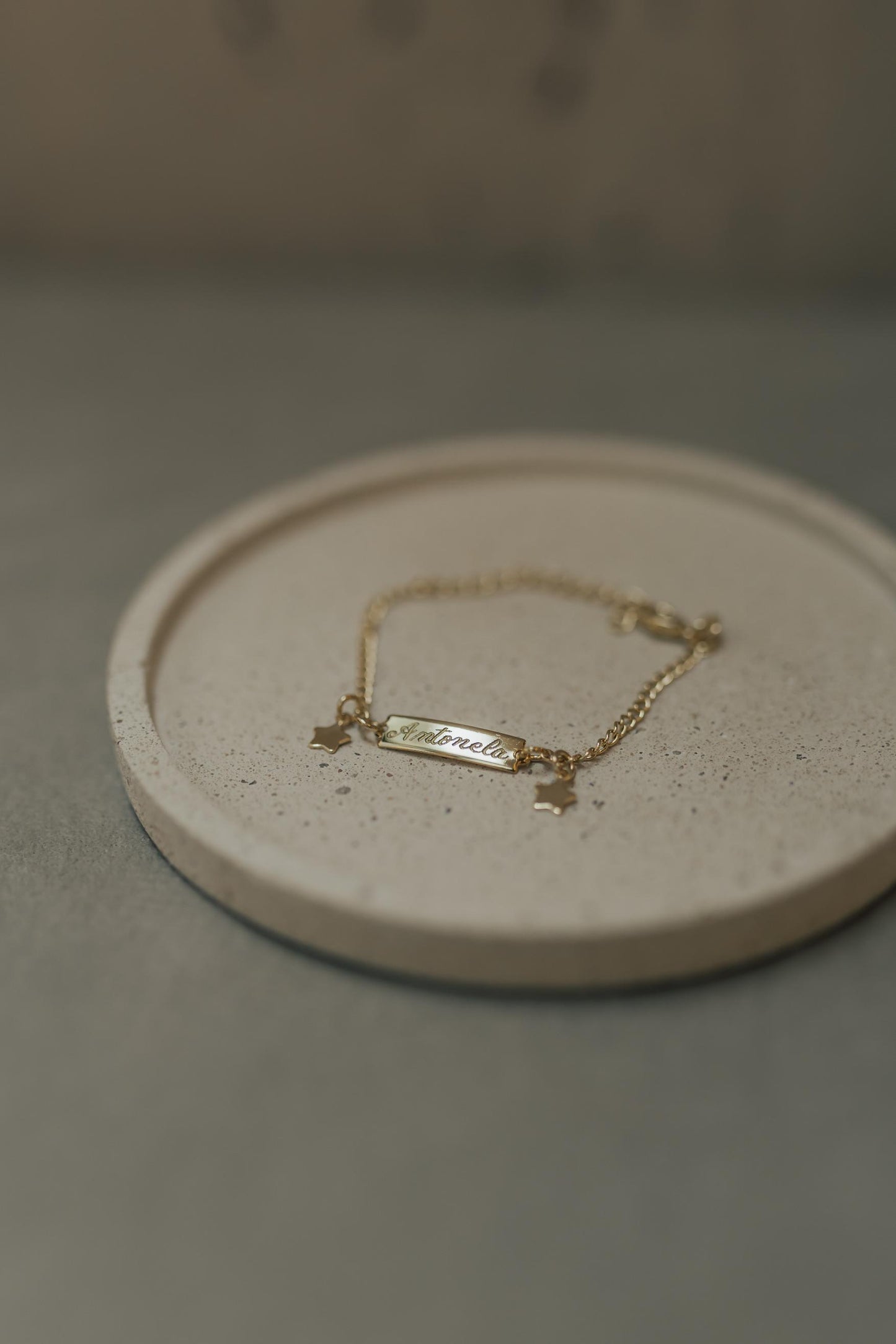 Pulseira Infantil Placa de Estrelas Dourado