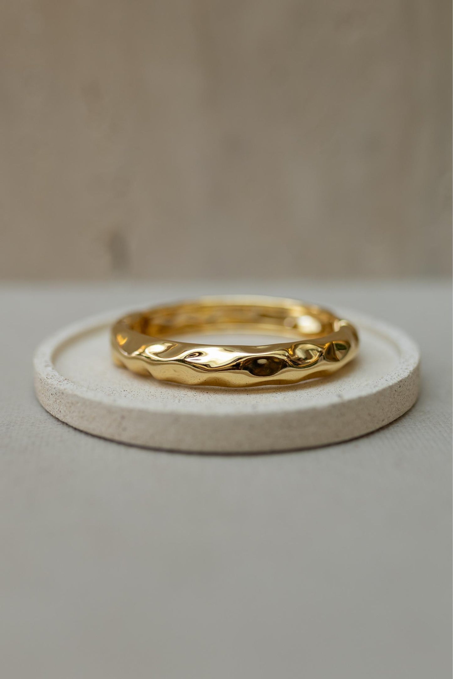 Bracelete Ondulado Orgânico Dourado