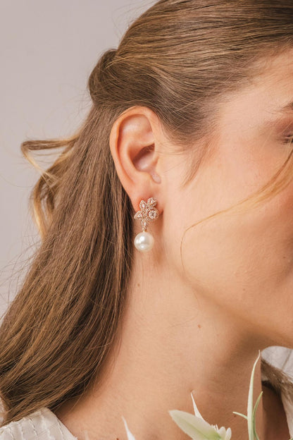 Brinco Cravejado Bride Invisible Pérola Dourado