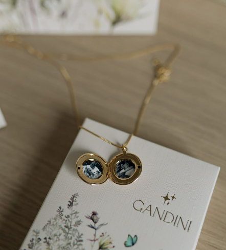 Colar Relicário  Liso Dourado