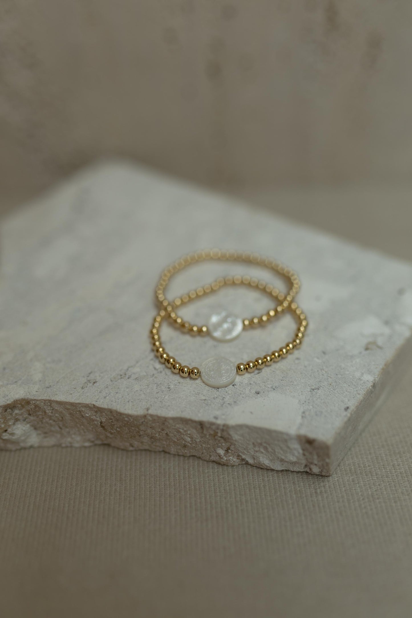 Pulseira de Bolinha São Bento Madrepérola Dourado