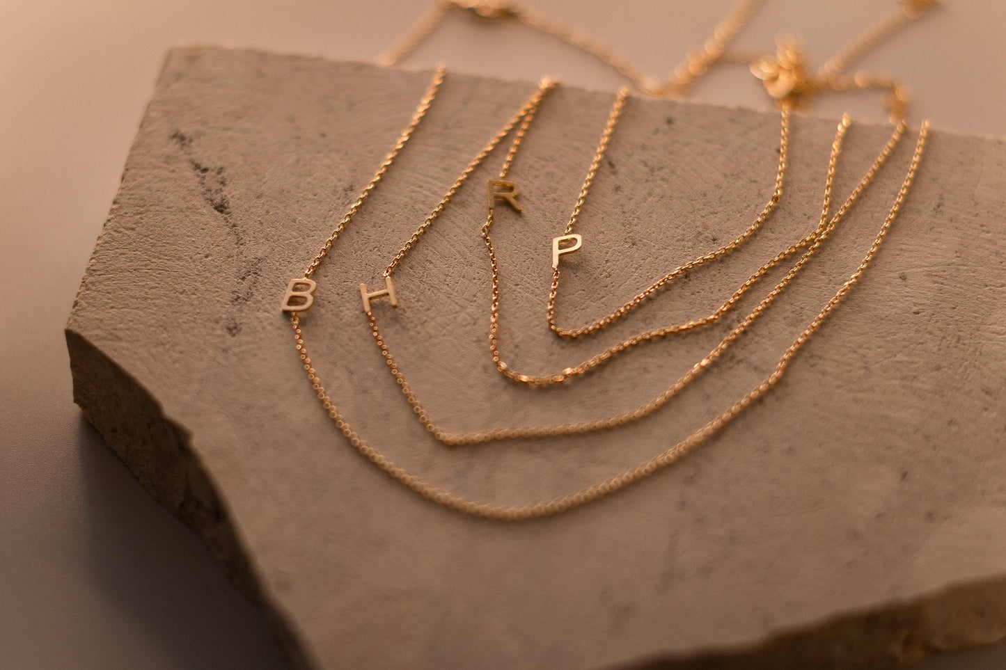 Choker Letra Dourado