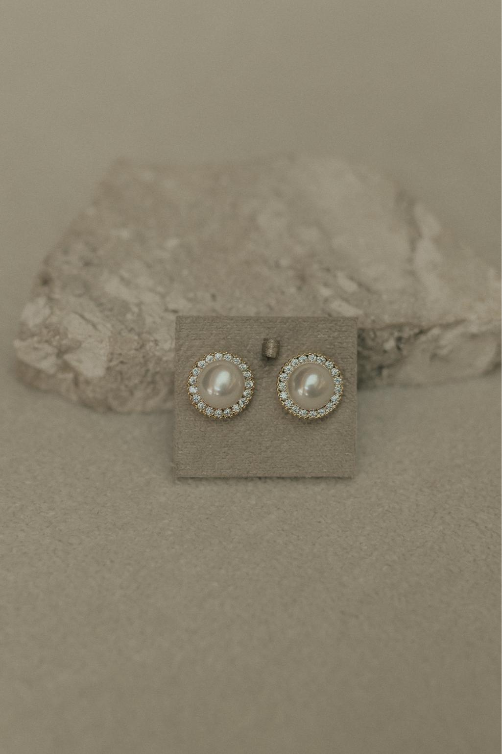 Brinco de Pérola Cravejado Dourado