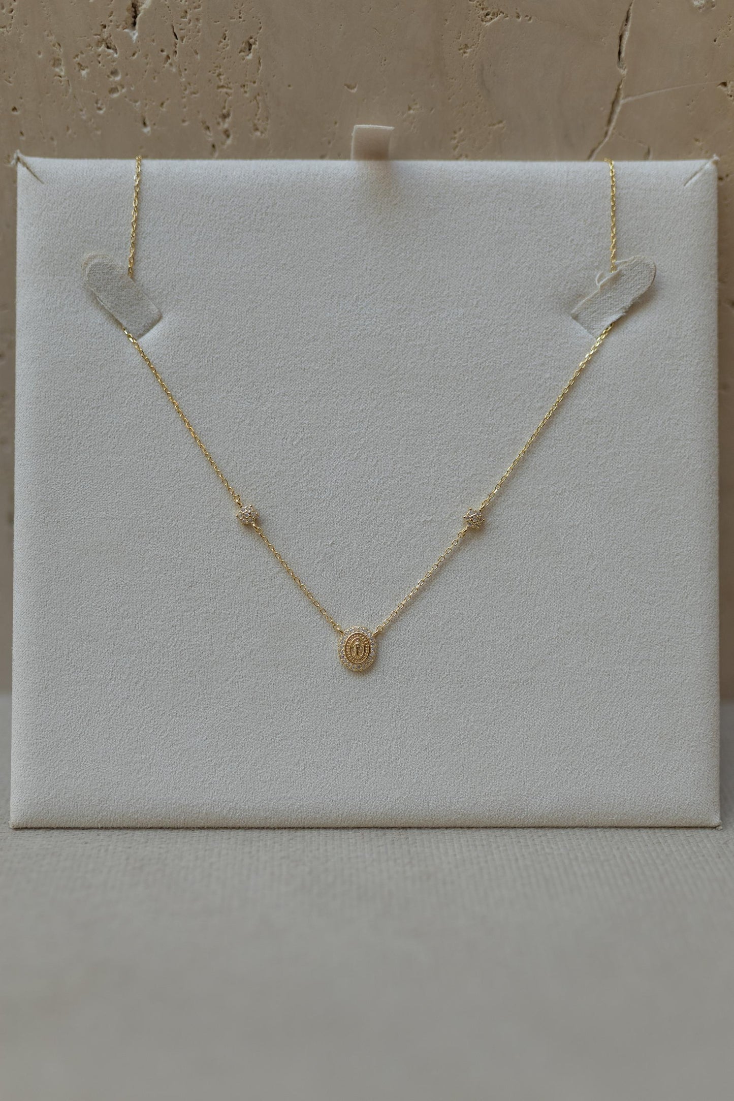 Colar Mini Nossa Senhora das Graças Flores Moissanite Prata 925 Dourado