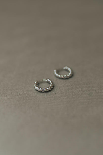 Brinco Argola Torcida Lisa G Ródio Branco