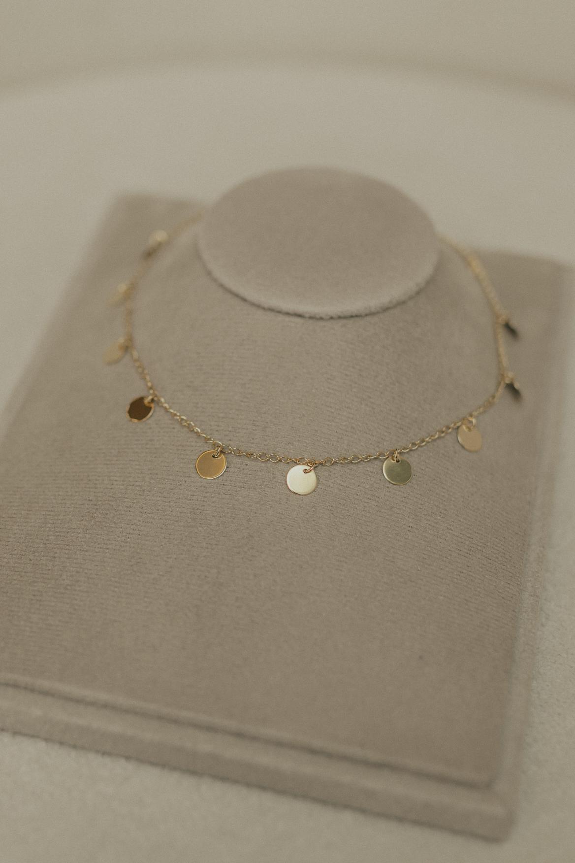 Colar Choker de Medalhas Dourado