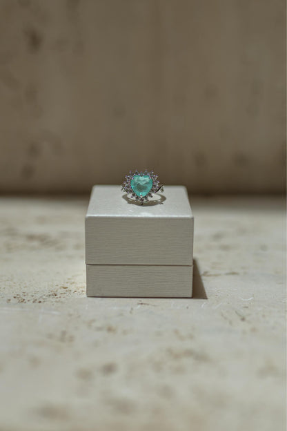 Anel Coração Borda Cravejada Esmeralda Colombiana Ródio Branco