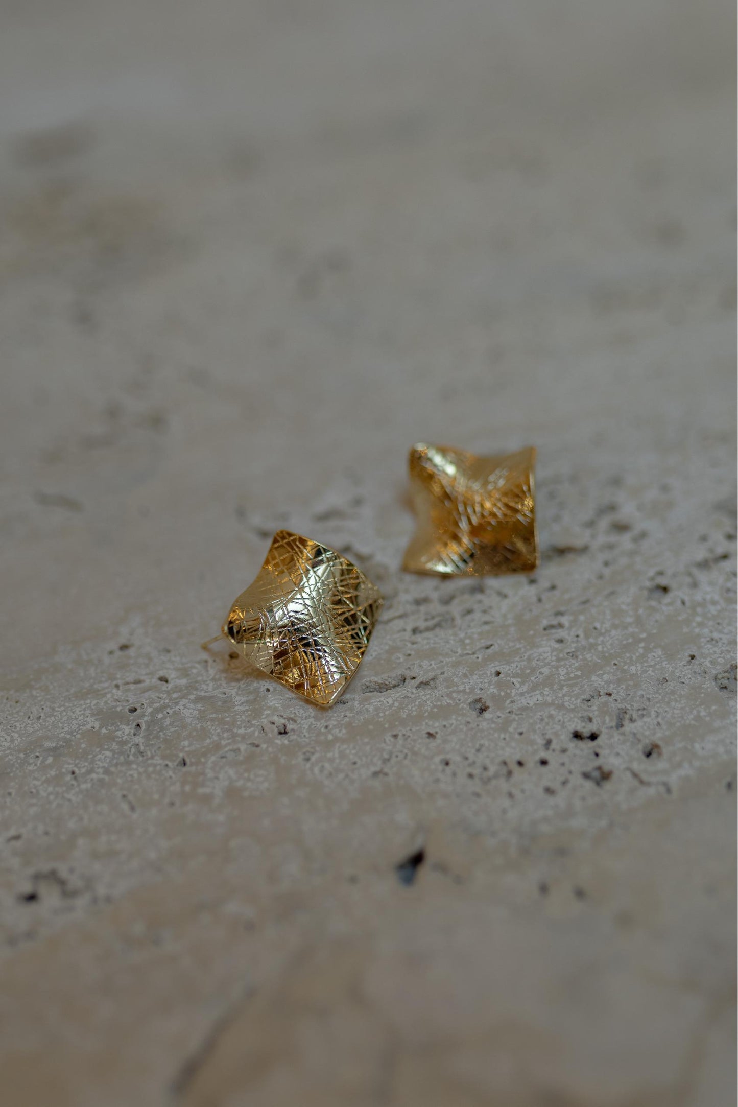 Brinco Geométrico Vintage Dourado