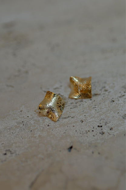 Brinco Geométrico Vintage Dourado