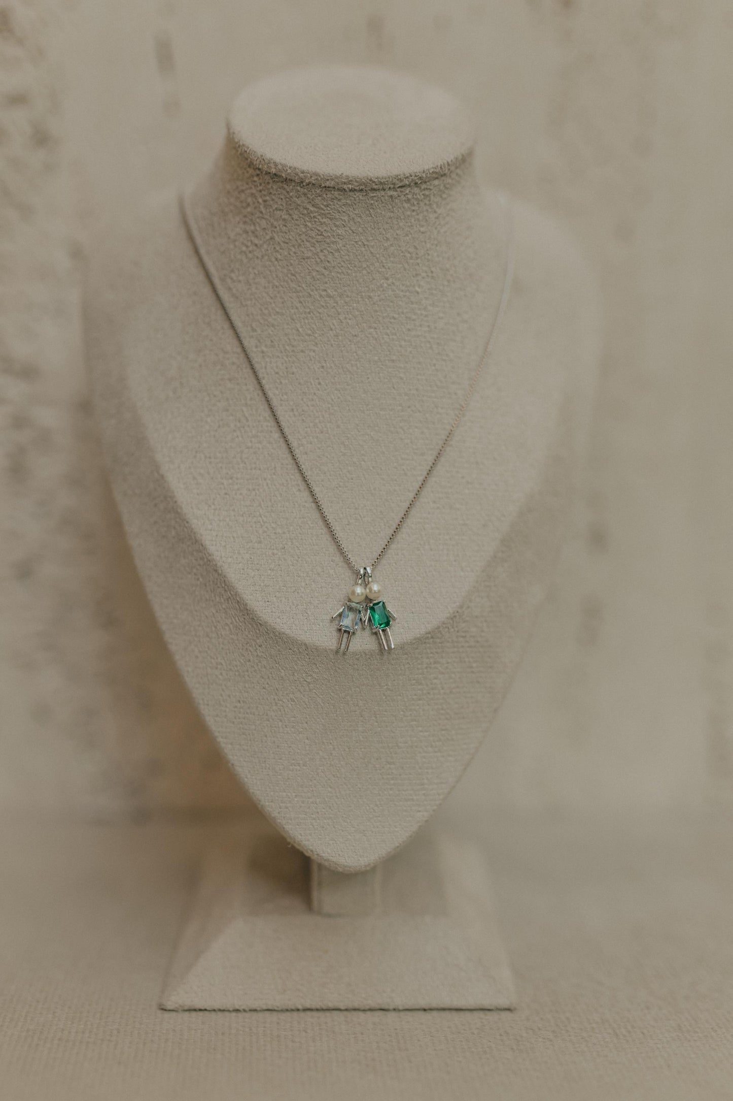 Colar Filhos com Pérolas Ródio Branco