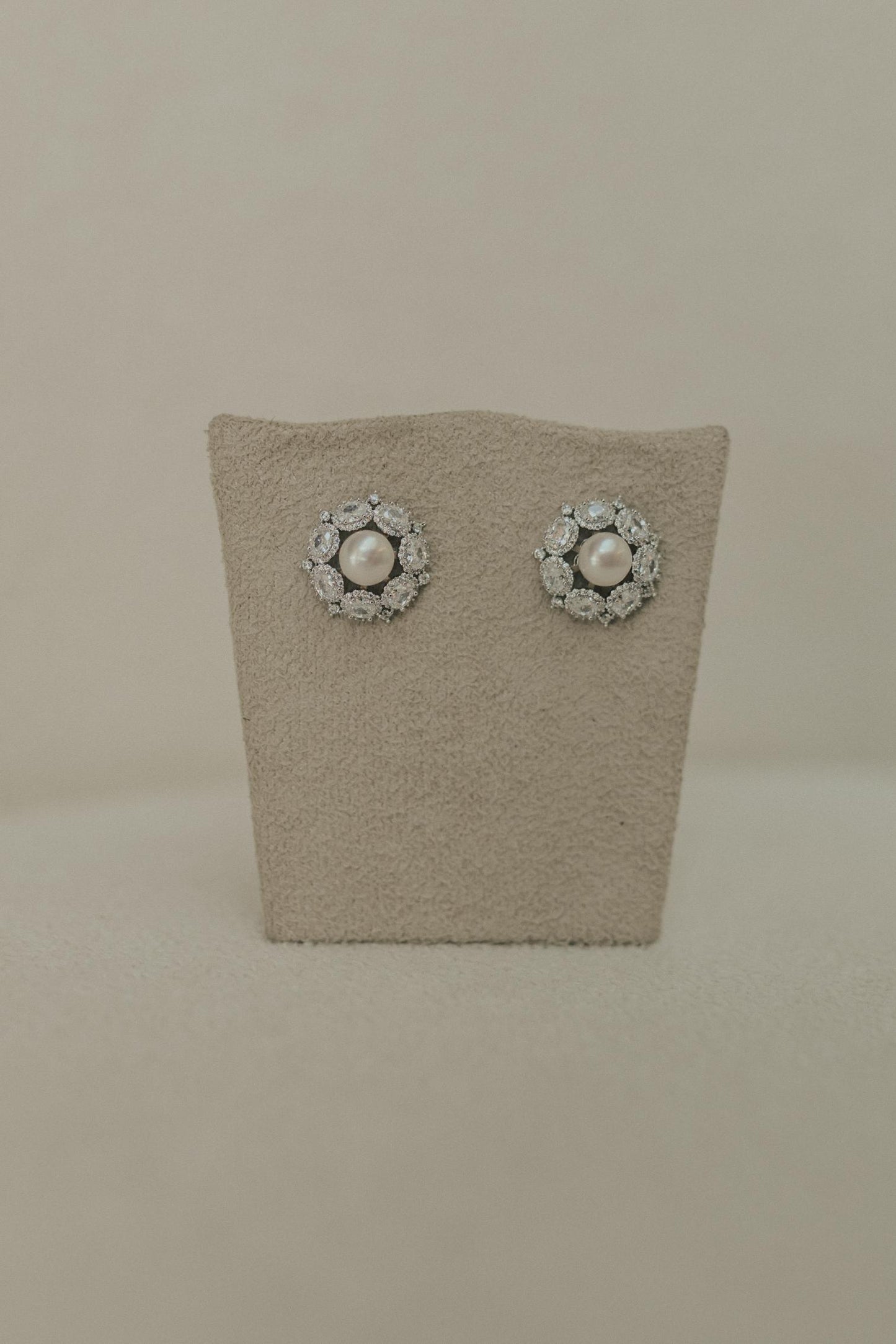 Brinco Miolo de Pérola Ródio Branco