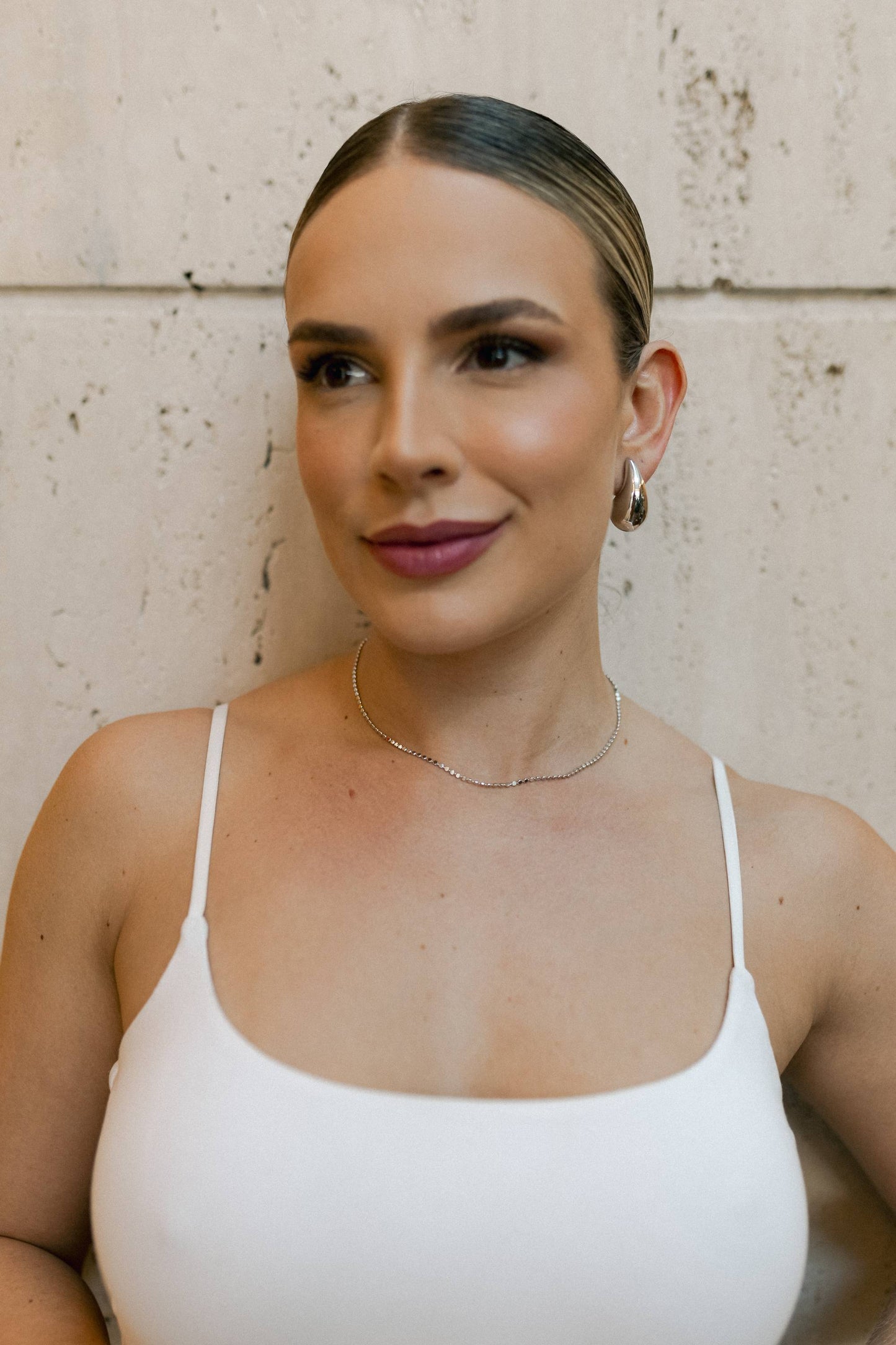 Brinco Gota Oca Maior Ródio Branco