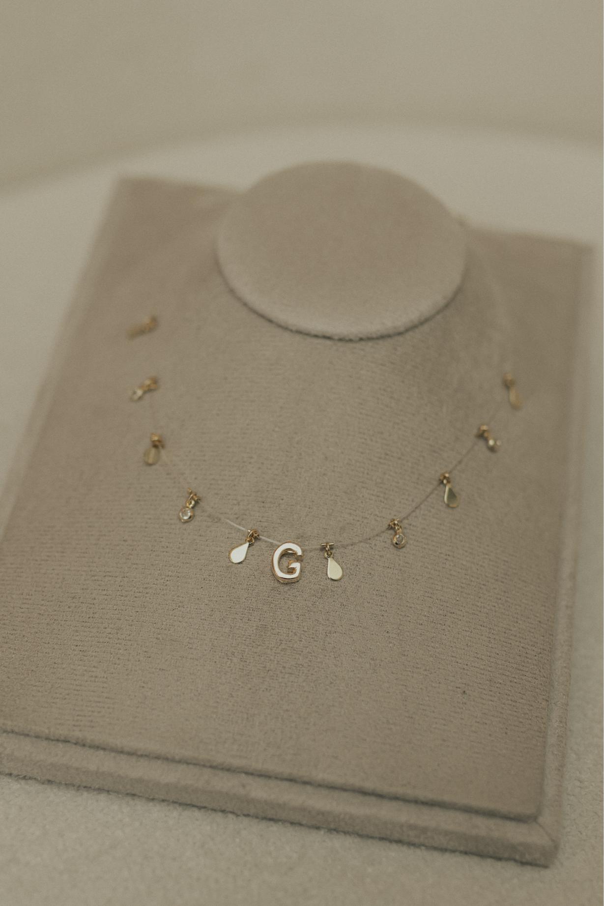 Colar Choker Nylon Letra Plaquinhas Dourado