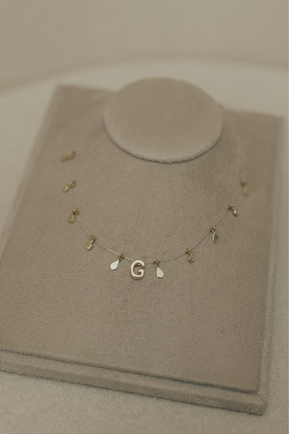 Colar Choker Nylon Letra Plaquinhas Dourado