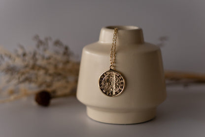 Colar Longo Medalha São Bento Dourado