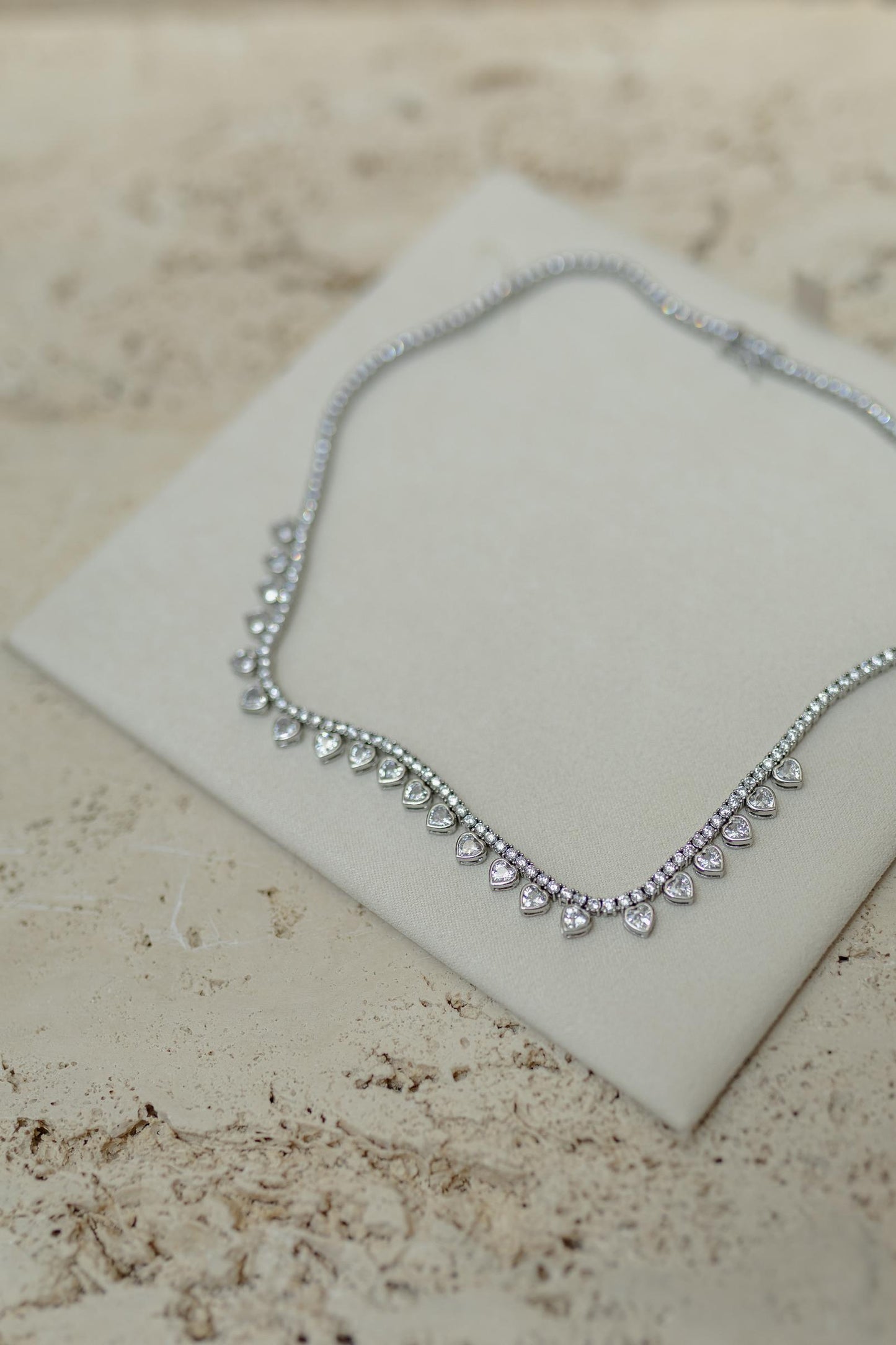 Colar Choker Riviera Corações Ródio Branco