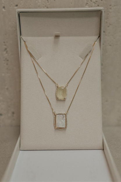 Colar Escapulário Madrepérola Safira Amarela Dourado