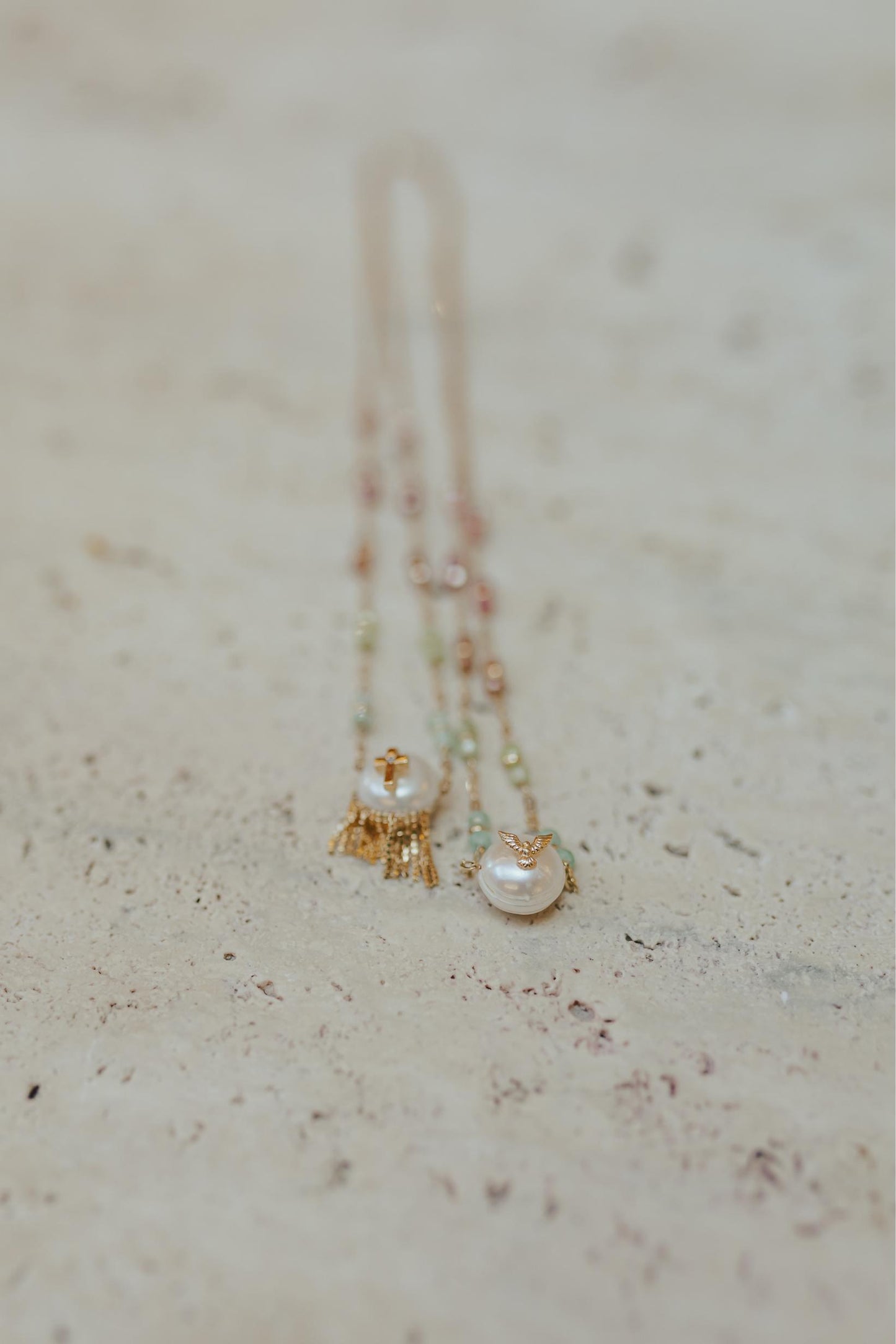 Colar Escapulário Espírito Santo Pérola Pedras Naturais  Dourado