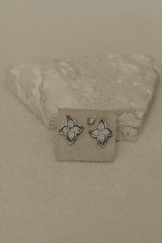 Brinco Camélia com Borda Ródio Branco