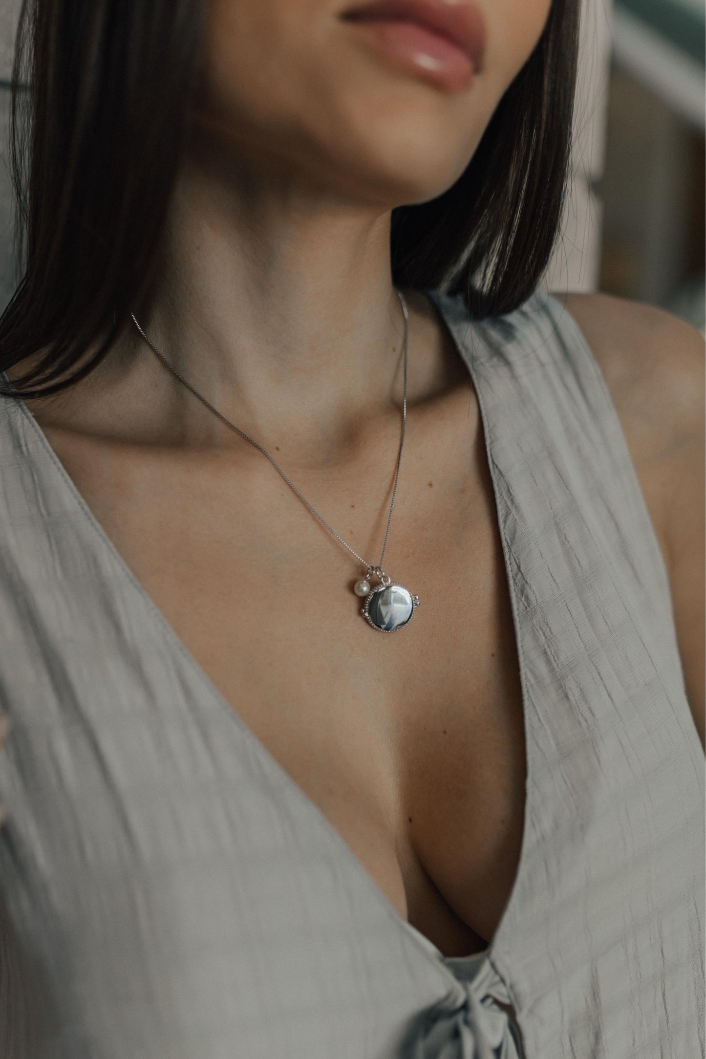 Colar Relicário Redondo Liso Ródio Branco