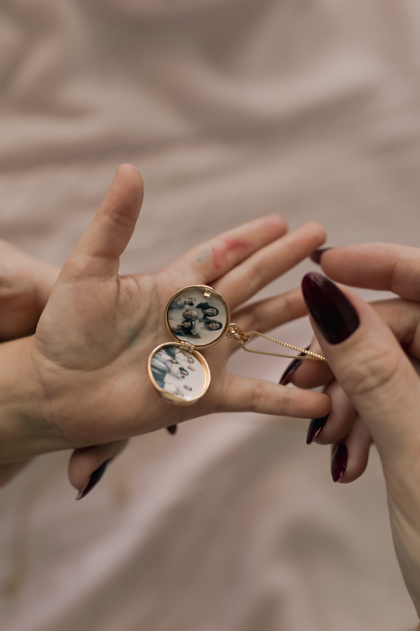 Colar Relicário com Coração Cravejado