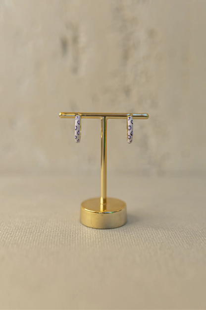 Brinco Argola Esmaltada Animal Print Lilás