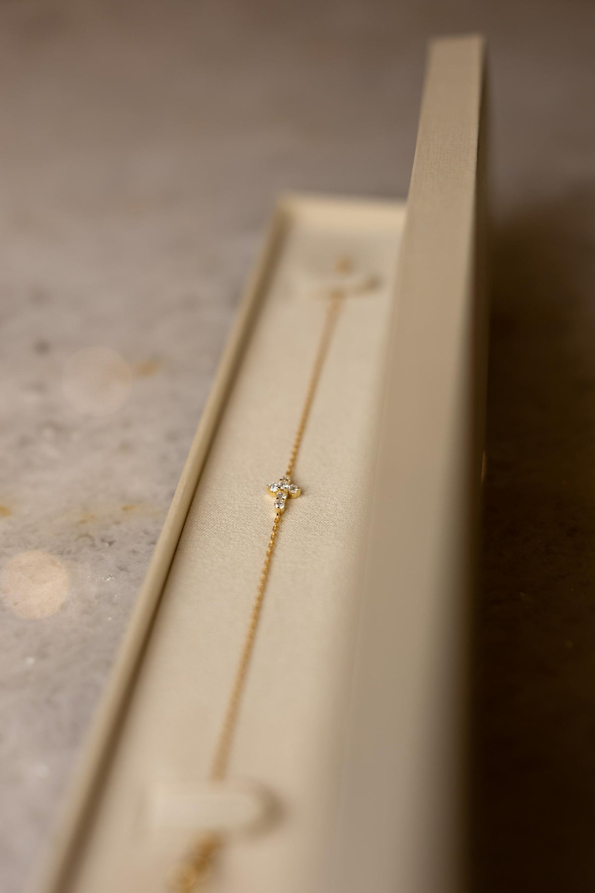 Pulseira Crucifixo Moissanite Prata 925 Dourado