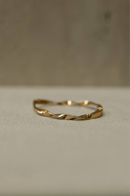 Bracelete Torcido Rígido Dourado