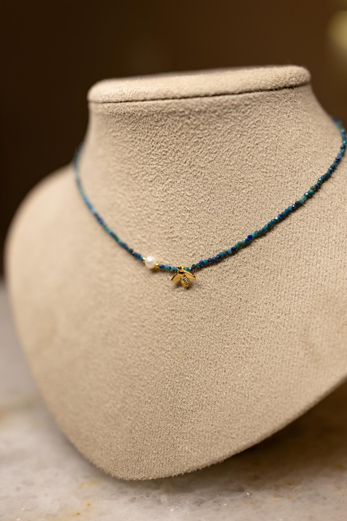 Colar Choker Crisocola Bee Dourado