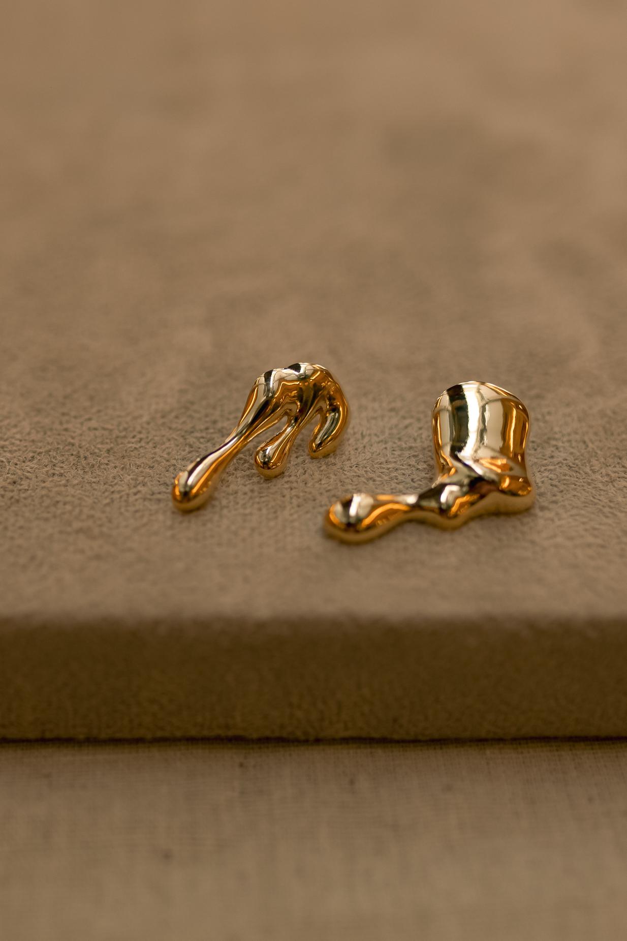 Brinco Assimétrico Dourado