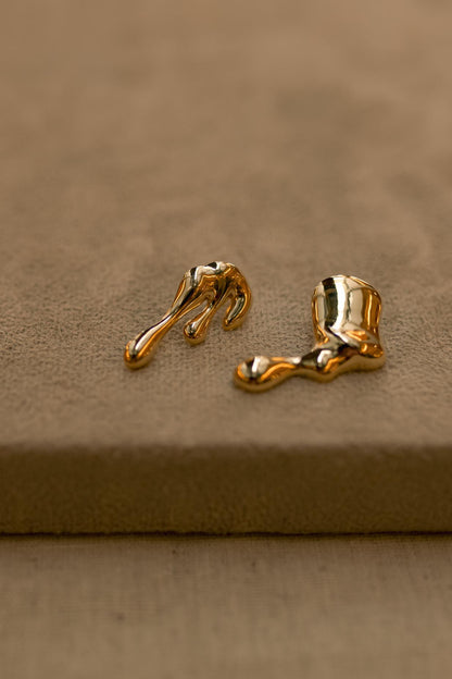 Brinco Assimétrico Dourado