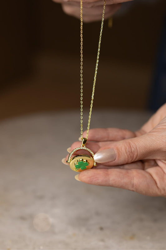Colar Pingente Giratório Trevo Dourado