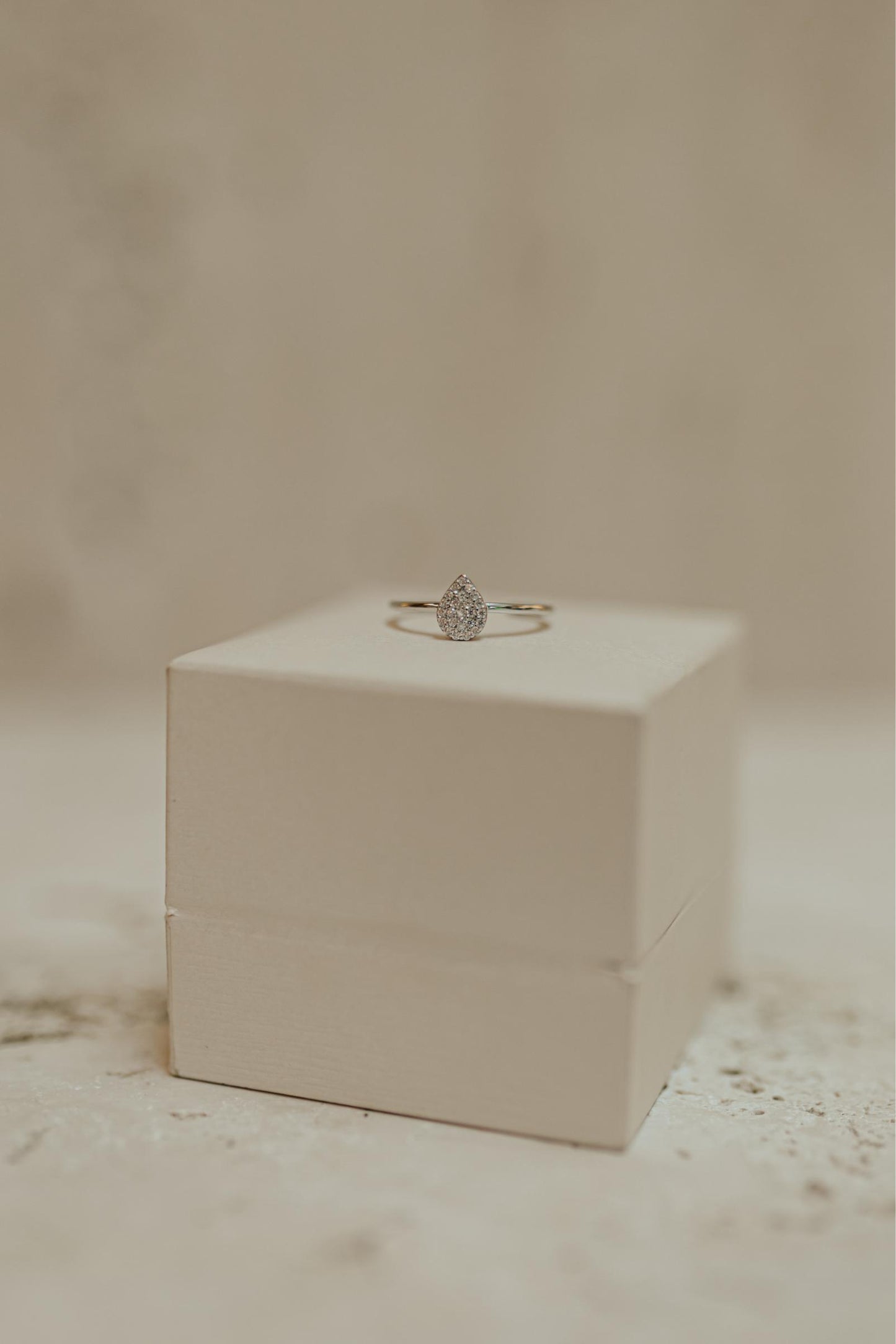 Anel Ajustável Gota Cravejada Prata 925 Ródio Branco