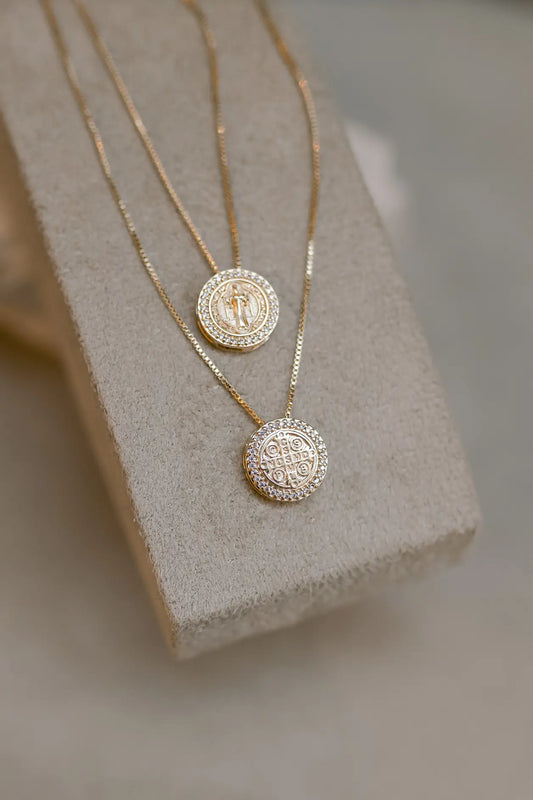 Colar Escapulário De São Bento Cravejado Articulável Dourado